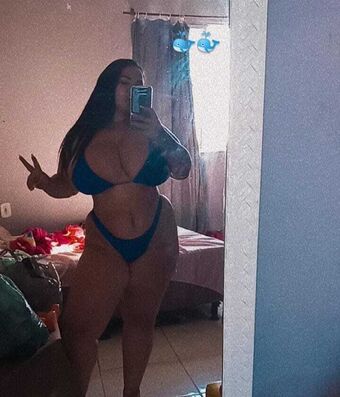 Adriane Esteves