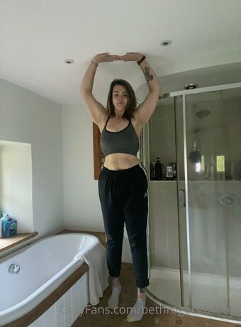 amazonbeth.6foot6