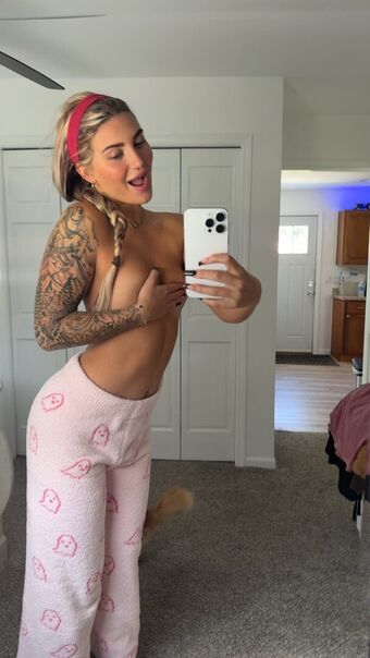 Amelia Hakes