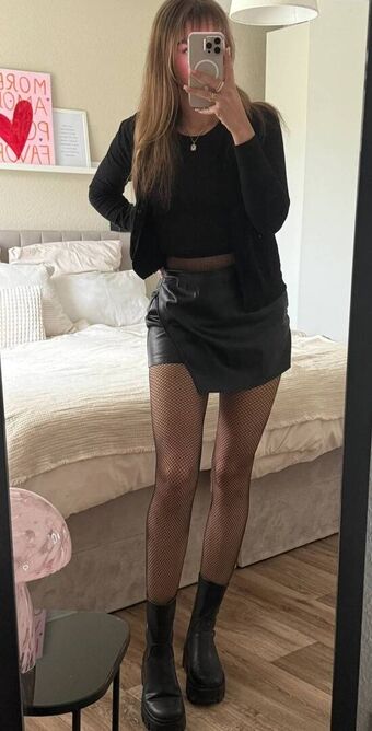 barebylola