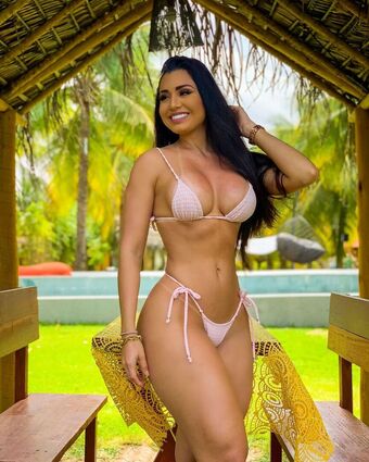 Bella Araujo