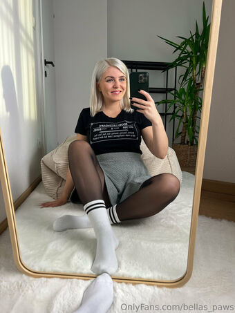 bellas_paws