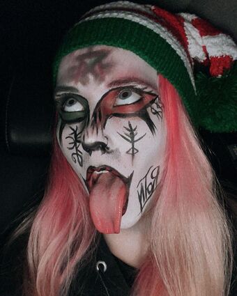 Carrie Cannie / carrie_cannie