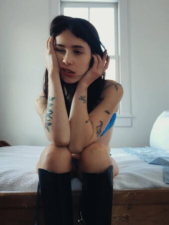 Clairo Nagie Wycieki OnlyFans Zdjęcie 145