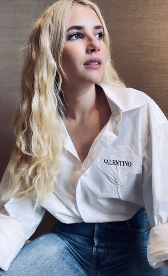 Emma Roberts