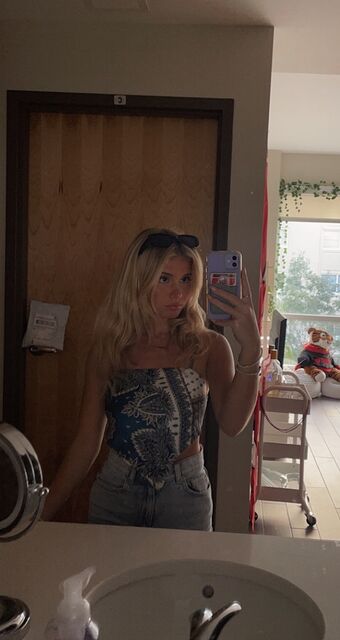 emmanylese Nagie Wycieki OnlyFans Zdjęcie 4