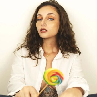 Fabiola Holystone