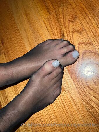 feetyoureyesonthiss