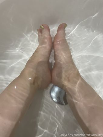 footsiewithkitty
