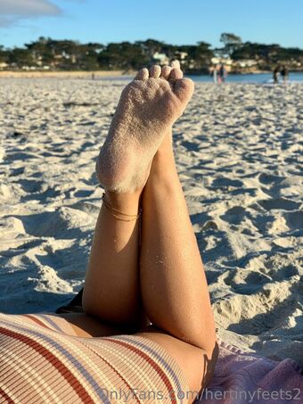hertinyfeets2