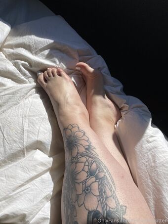 hornythickitten