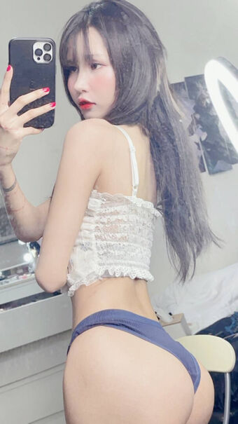 Llthvalo Nagie Wycieki OnlyFans Zdjęcie 4