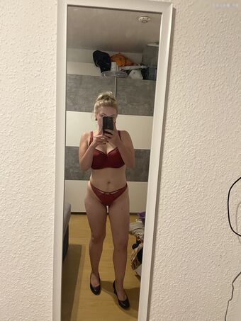 Lucy Cox Nagie Wycieki OnlyFans Zdjęcie 15