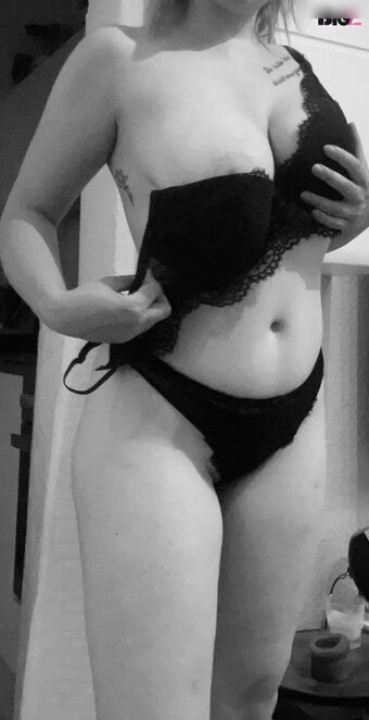 Lucy Cox Nagie Wycieki OnlyFans Zdjęcie 17