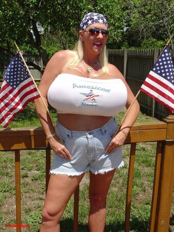 Maxi Mounds