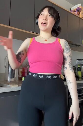 Mxmtoon Nagie Wycieki OnlyFans Zdjęcie 19