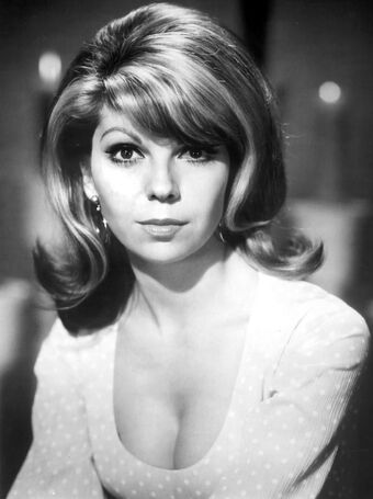 Nancy Sinatra Nagie Wycieki OnlyFans Zdjęcie 7