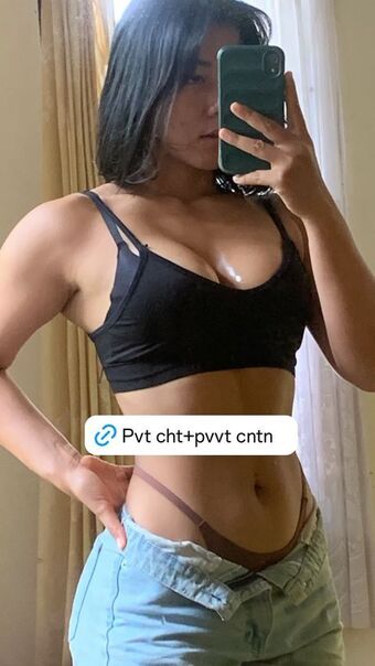 Ni Made Rusmi Nagie Wycieki OnlyFans Zdjęcie 1