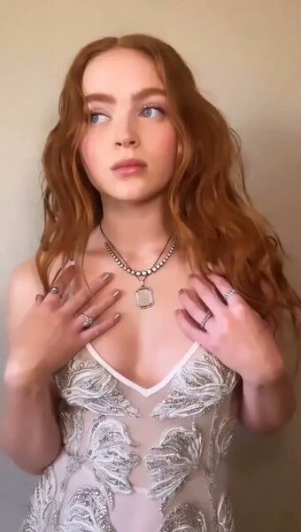 sadiesink Nagie Wycieki OnlyFans Zdjęcie 8