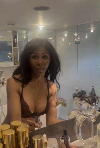Sinitta Nagie Wycieki OnlyFans Zdjęcie 2