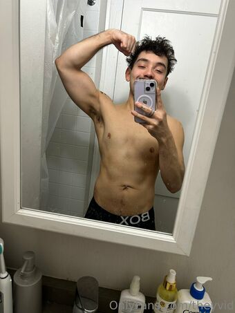 theyvid Nagie Wycieki OnlyFans Zdjęcie 3