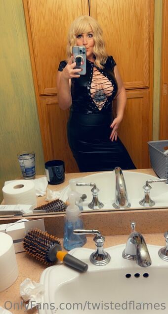 twistedflames Nagie Wycieki OnlyFans Zdjęcie 8