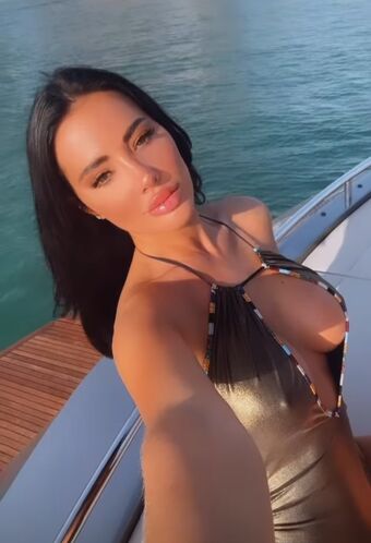 Yazmin Oukhellou