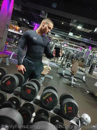 youngmusclegrowingboy