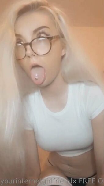 Yourinternetgirlfriendx