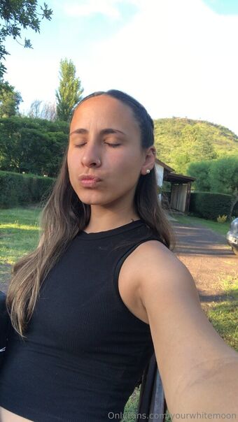 yourwhitemoon